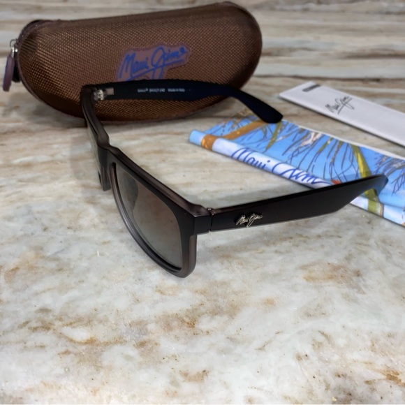 Maui Jim 🌴🦜☀️ - Picture 2 of 3